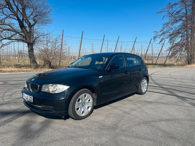 Schwarz Gebraucht 2011 BMW 118 Kleinwagen | 3.999 € - Bild 1/4