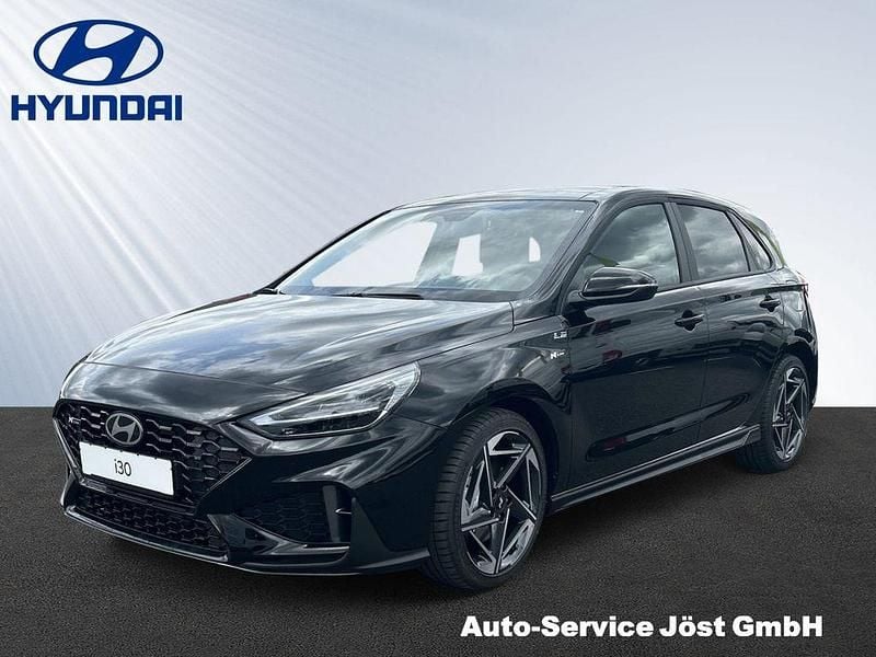 Mic (schwarz Neu 2025 Hyundai i30 N Line Limousine | 30.790 € (Etwas zu teuer) - Bild 1/3
