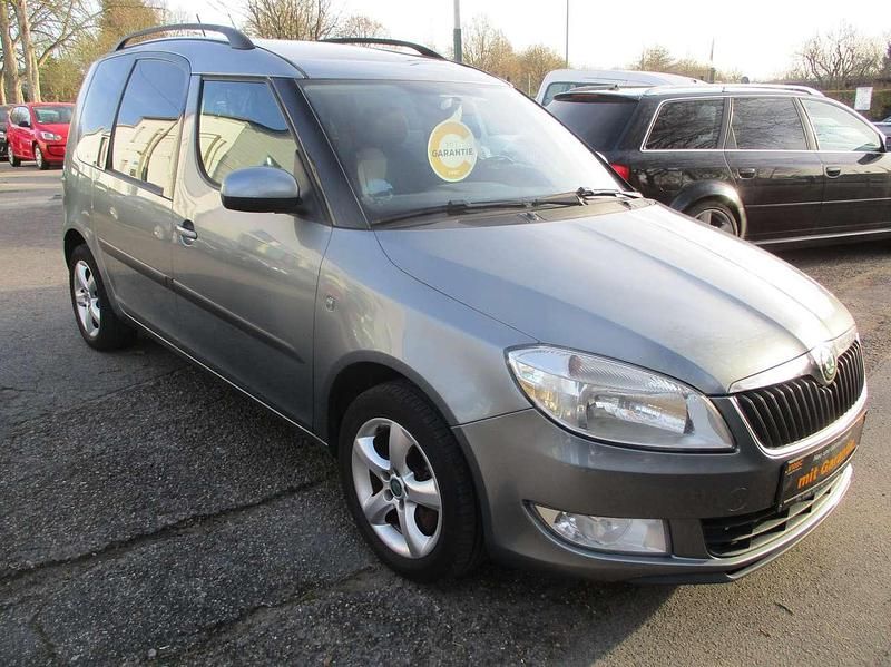 Platin grau metallic Gebraucht 2011 Skoda Roomster Comfort Van / Kleinbus | 6.850 € (Fairer Preis) - Bild 1/4