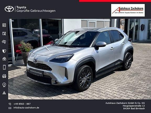 Shimmering silver metallic Gebraucht 2022 Toyota Yaris Hybrid Advance | 26.390 € (Etwas zu teuer) - Bild 1/4
