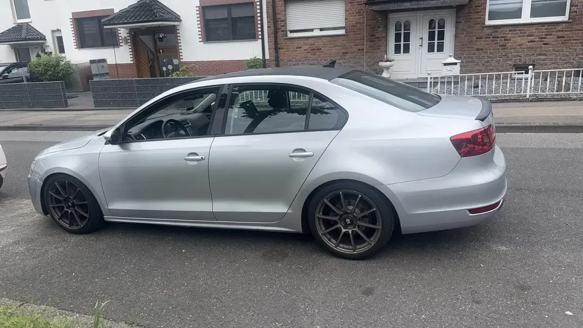 Używany VW Jetta 122 KM (89 kW) 2012 Srebrny Sedan/Limuzyna