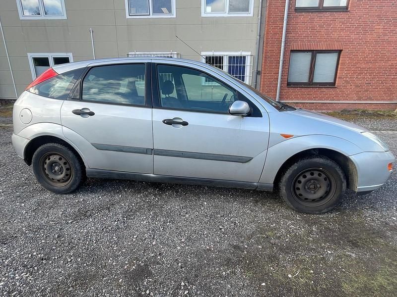 Gebraucht Ford Focus 74 PS (54 kW) 2001 Silber Limousine