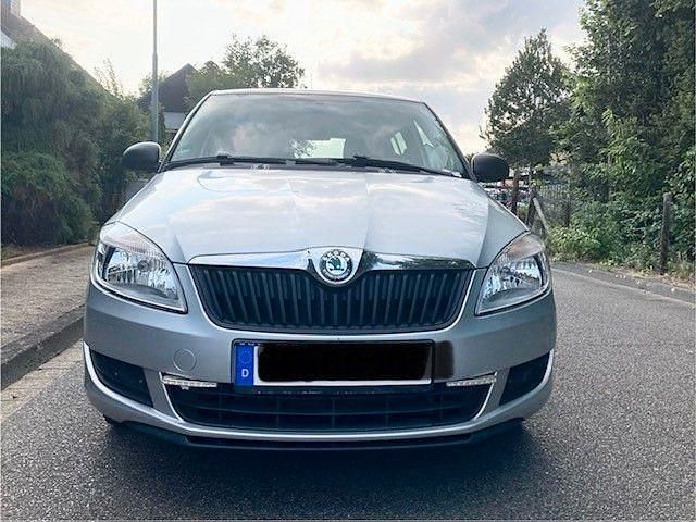 Silber Gebraucht 2011 Skoda Fabia Kleinwagen | 3.450 € (Guter Preis) - Bild 1/4