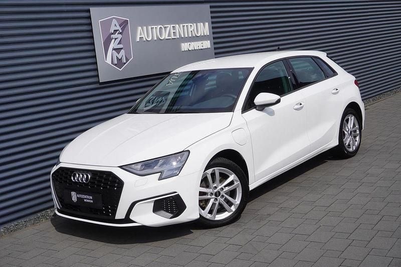 Sonderlackierung ibisweiß Gebraucht 2022 Audi A3 Sportback e-tron Advanced Limousine | 24.990 € (Fairer Preis) - Bild 1/4