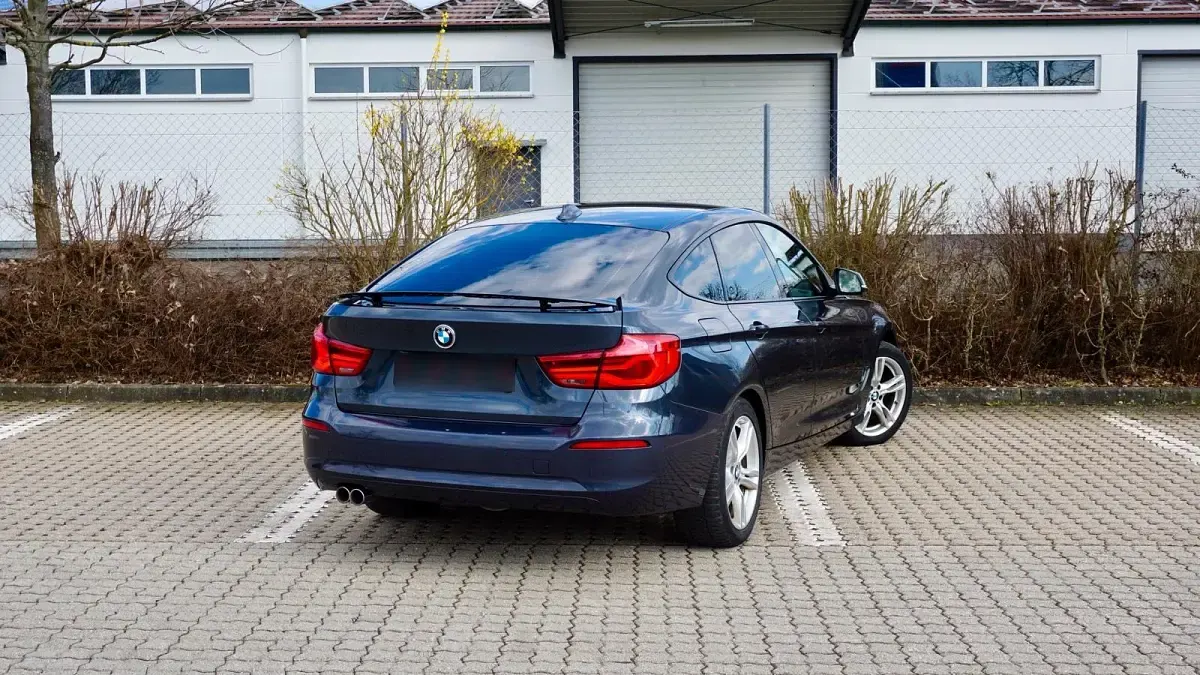 Używany BMW 330 258 KM (189 kW) 2017 Szary Sedan/Limuzyna