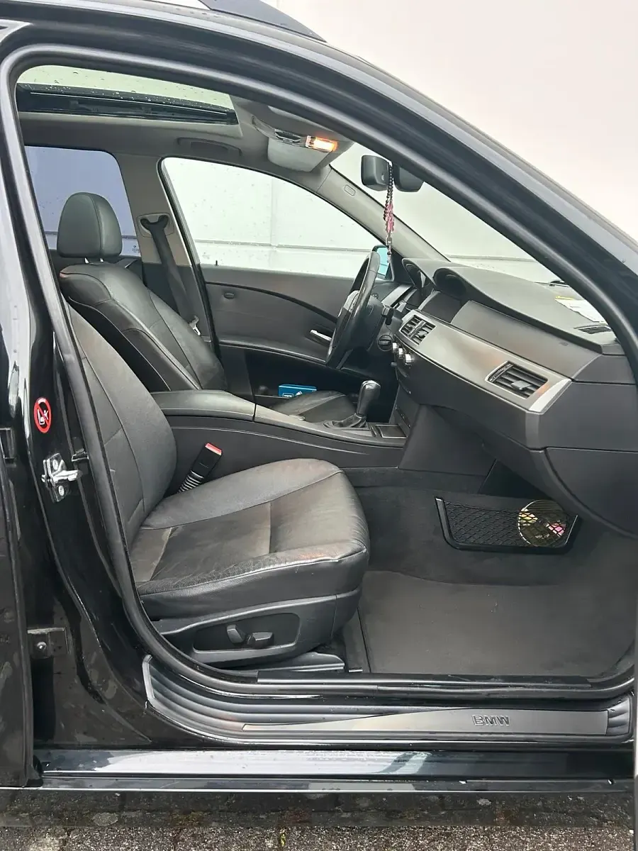 Gebraucht BMW 525 177 PS (130 kW) 2006 Schwarz Kombi