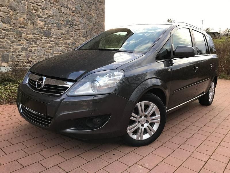 Grau Gebraucht 2012 Opel Zafira Family Van / Kleinbus | 3.700 € (Fairer Preis) - Bild 1/4