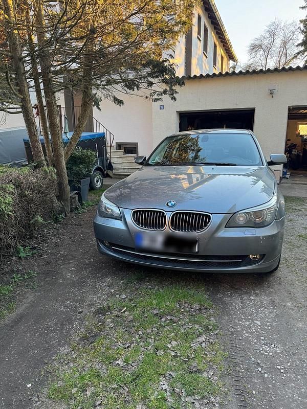 Gebraucht BMW 525 197 PS (144 kW) 2008 Grau Limousine