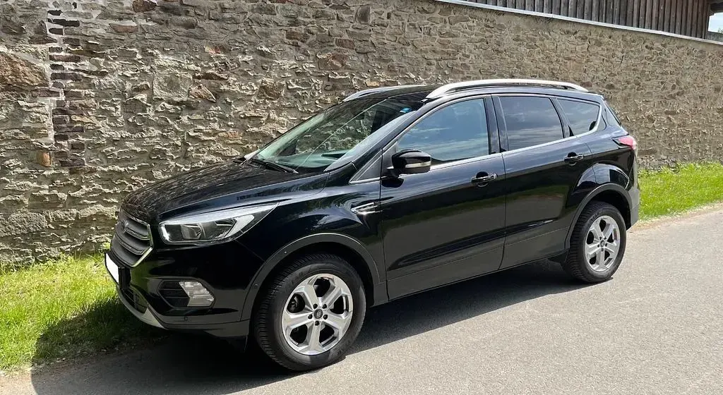Gebraucht Ford Kuga 120 PS (88 kW) 2019 Schwarz SUV