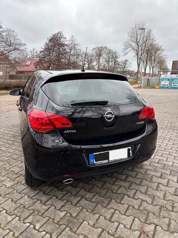 Gebraucht Opel Astra Design Edition 140 PS (102 kW) 2011 Schwarz Limousine