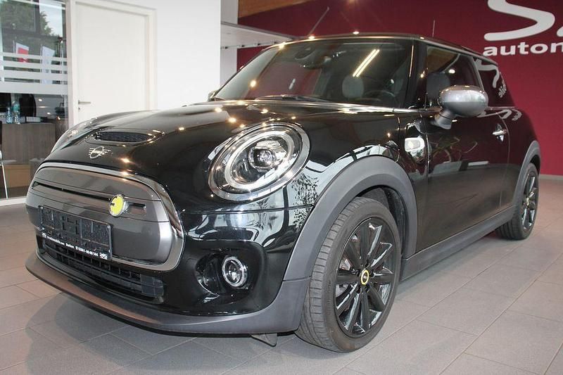 Gebraucht Mini Cooper SE 135 kW (184 PS) 2020 Midnight black metallic Kleinwagen