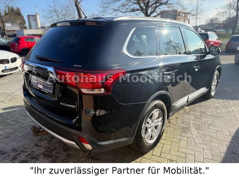 Gebraucht Mitsubishi Outlander Plus 150 PS (110 kW) 2015 Schwarz SUV