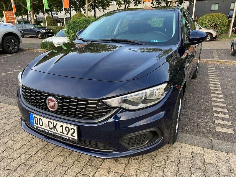 Blau Gebraucht 2018 Fiat Tipo Pop Limousine | 6.880 € (Guter Preis) - Bild 1/4