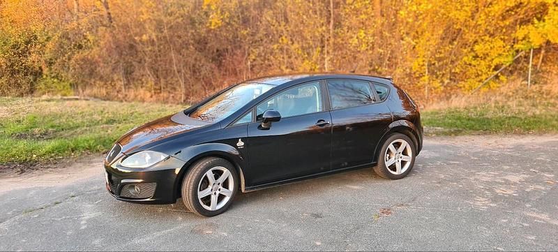 Schwarz Gebraucht 2009 Seat Leon Limousine | 1.500 € - Bild 1/4