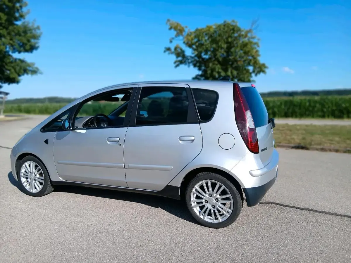 Gebraucht Mitsubishi Colt 95 PS (69 kW) 2026 Silber Kleinwagen