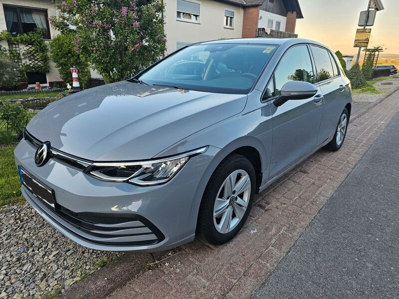 Grau Gebraucht 2020 VW Golf VIII Life Limousine | 18.900 € (Guter Preis) - Bild 1/4