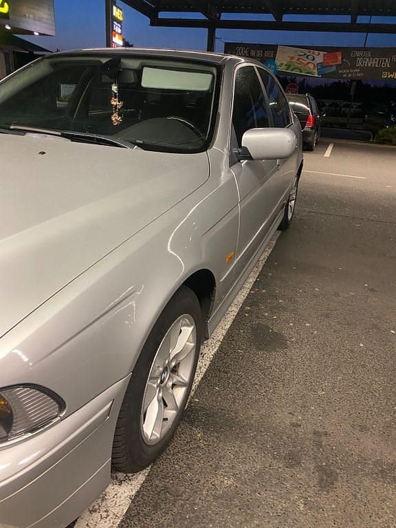 Gebraucht BMW 520 170 PS (125 kW) 2002 Silber Limousine