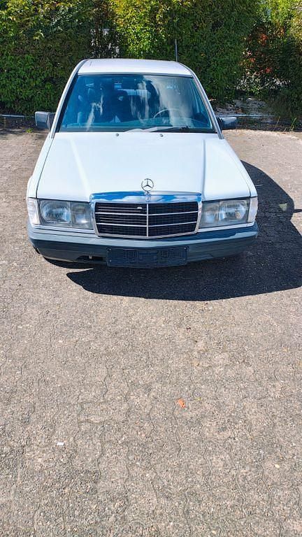 Weiß Gebraucht 1987 Mercedes 190 Limousine | 3.600 € - Bild 1/4