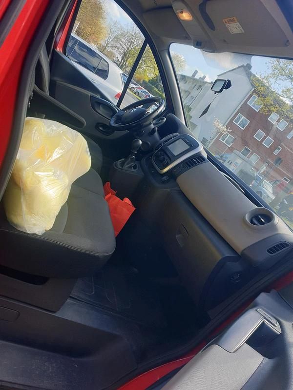 Gebraucht Renault Trafic 120 PS (88 kW) 2016 Rot Van / Kleinbus