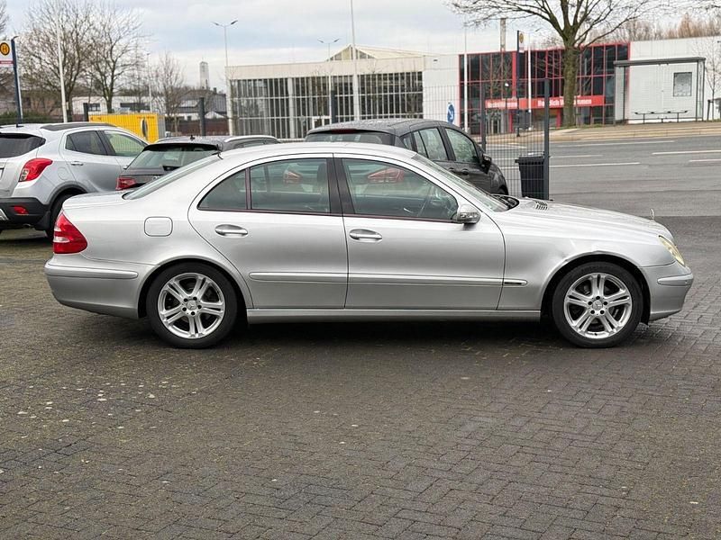 Gebraucht Mercedes E200 Classic 163 PS (119 kW) 2004 Silber Limousine