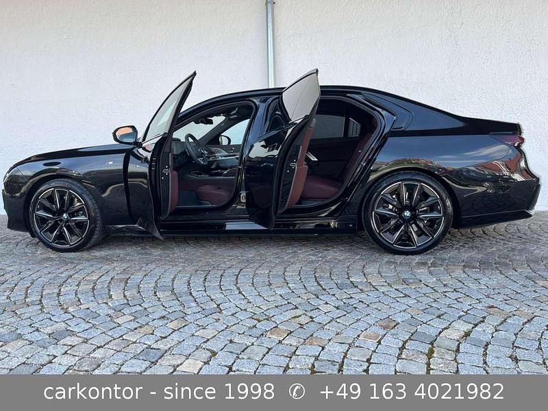 Blacksapphire metallic Gebraucht 2023 BMW i7 M Sport Limousine | 114.900 € - Bild 1/4