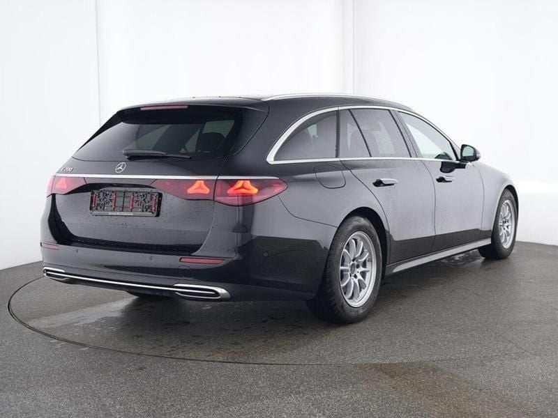 Gebraucht Mercedes E200 Avantgarde 204 PS (150 kW) 2024 Schwarz Kombi