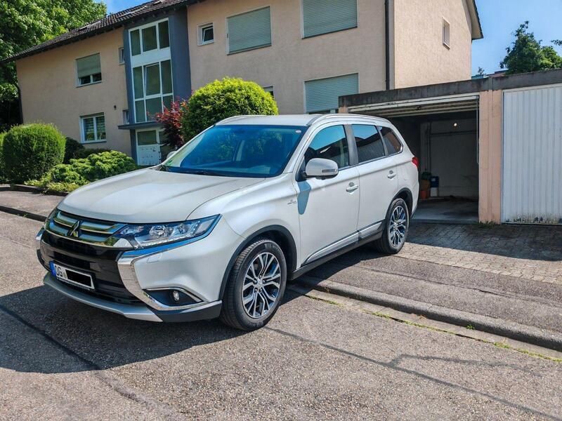 Weiß Gebraucht 2018 Mitsubishi Outlander Edition SUV | 15.490 € (Fairer Preis) - Bild 1/4