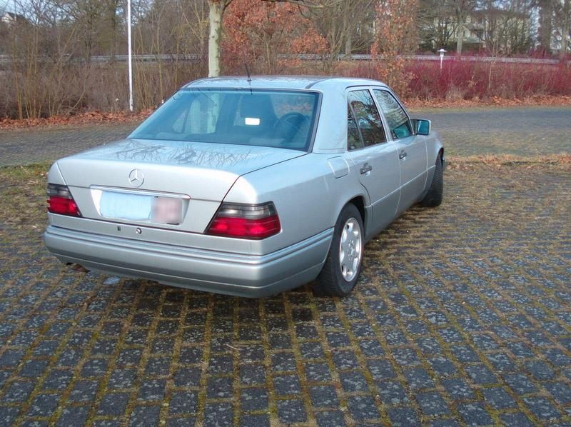 Gebraucht Mercedes 320 220 PS (161 kW) 1994 Silber Limousine