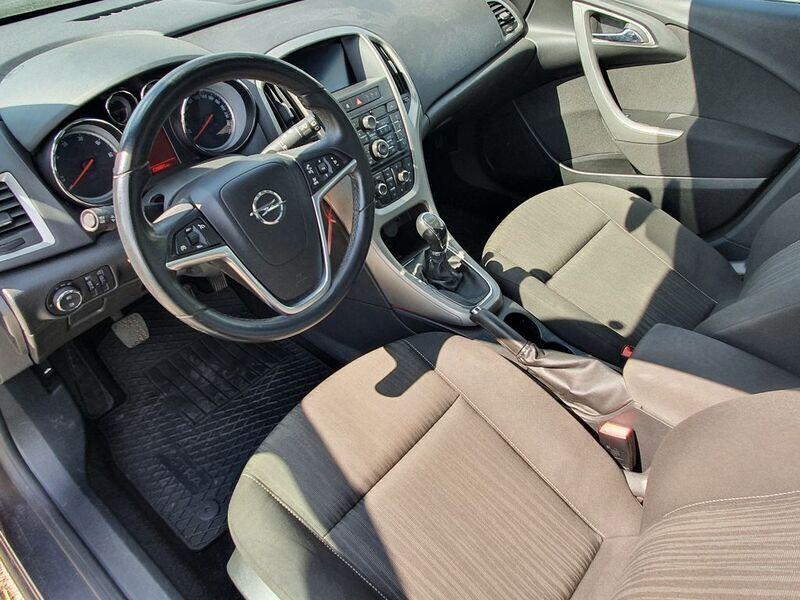 Gebraucht Opel Astra Edition 95 PS (69 kW) 2012 Grau Kombi