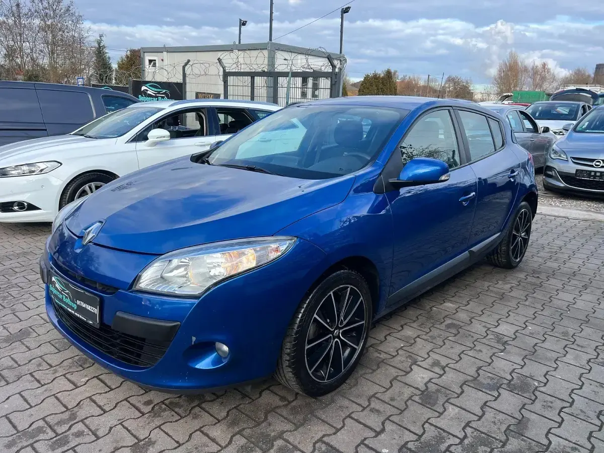 Używany Renault Mégane Expression 101 KM (74 kW) 2012 Niebieski Sedan/Limuzyna