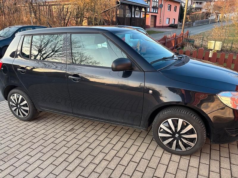 Second-hand Skoda Fabia 70 CP (51 kW) 2014 Negru Berlinǎ