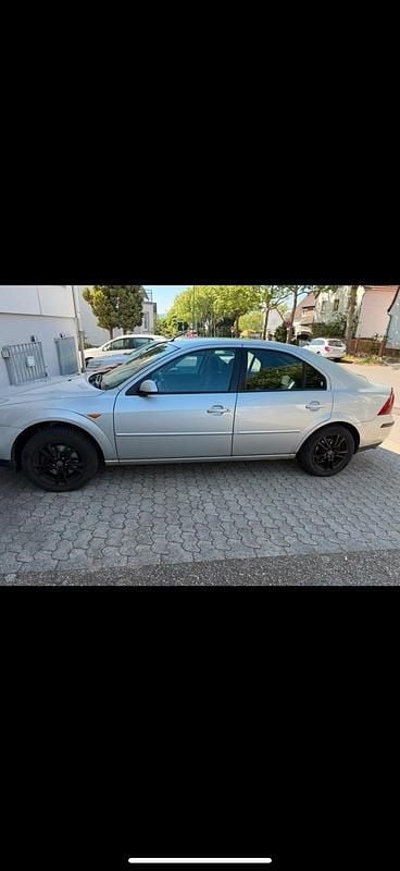 Gebraucht Ford Mondeo 120 PS (88 kW) 2003 Silber Limousine
