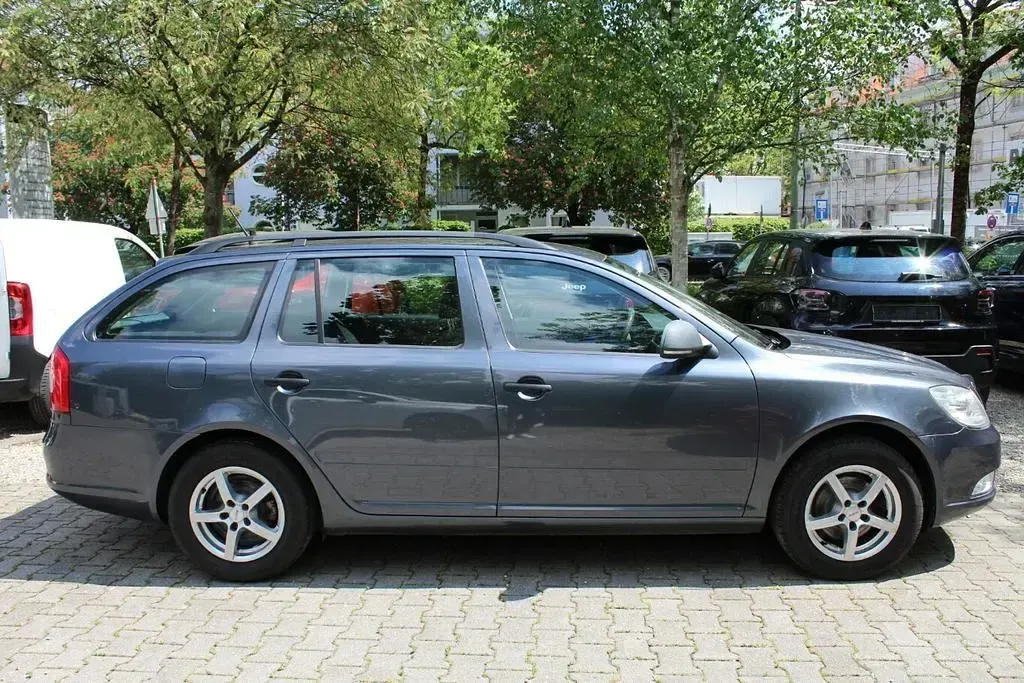 Gebraucht Skoda Octavia 102 PS (75 kW) 2011 Grau Kombi
