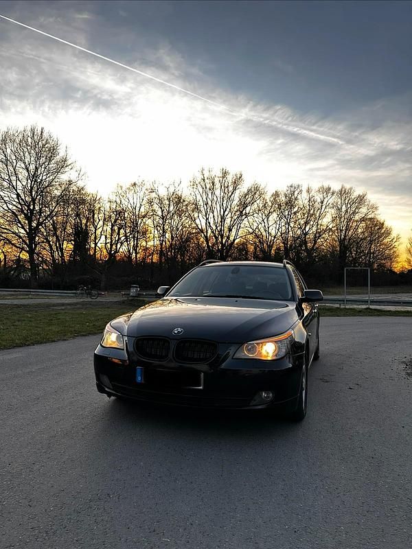 Schwarz Gebraucht 2008 BMW 520 Kombi | 4.800 € (Fairer Preis) - Bild 1/4