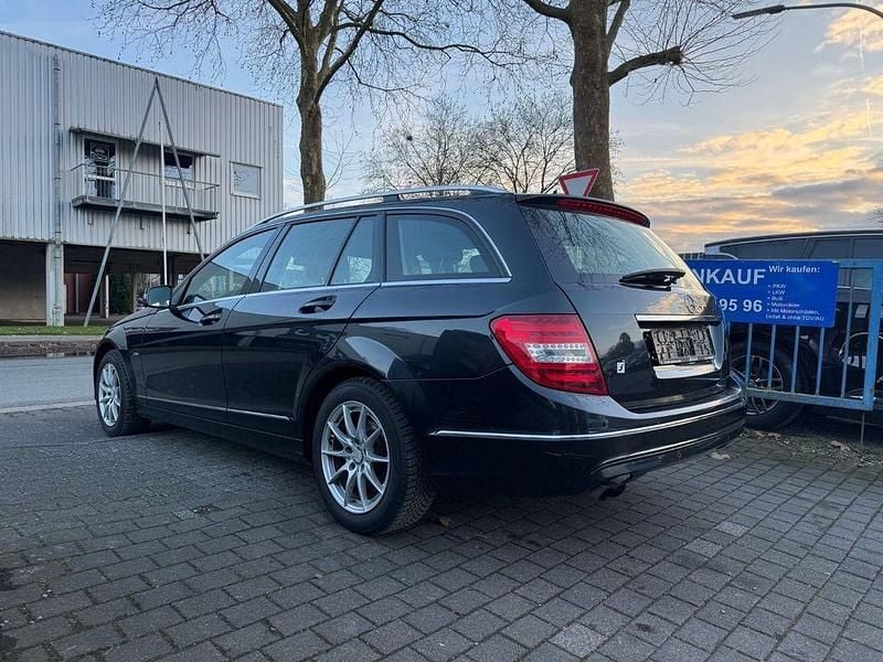 Gebraucht Mercedes C180 156 PS (114 kW) 2011 Schwarz Kombi