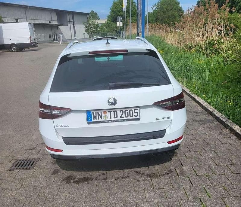 Weiß Gebraucht 2016 Skoda Superb Style Kombi | 11.500 € (Fairer Preis) - Bild 1/4