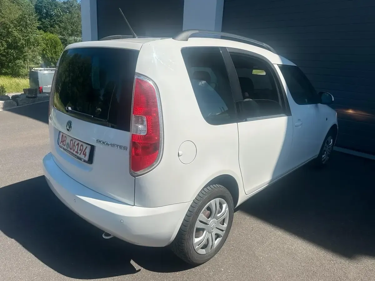 Gebraucht Skoda Roomster 105 PS (77 kW) 2015 Weiß Van / Kleinbus