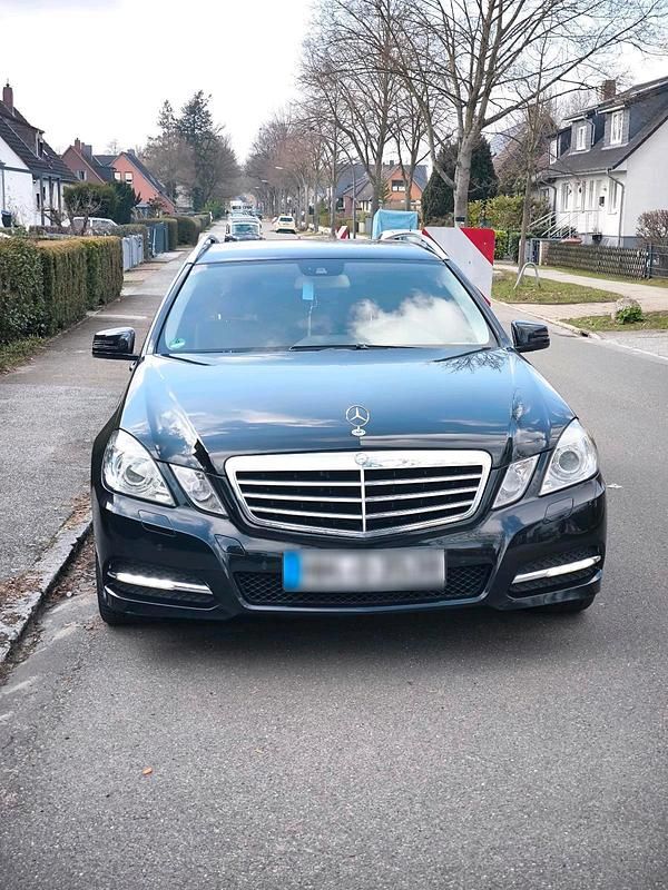 Gebraucht Mercedes E220 170 PS (125 kW) 2010 Schwarz Kombi