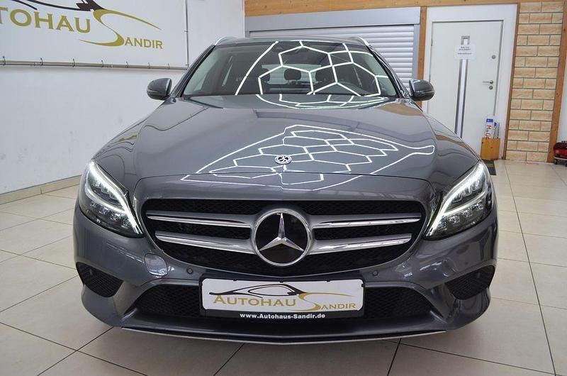 Gebraucht Mercedes C300 Avantgarde 194 PS (142 kW) 2020 Grau Limousine