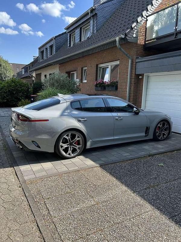 Grau Gebraucht 2019 Kia Stinger Limousine | 29.000 € (Guter Preis) - Bild 1/4