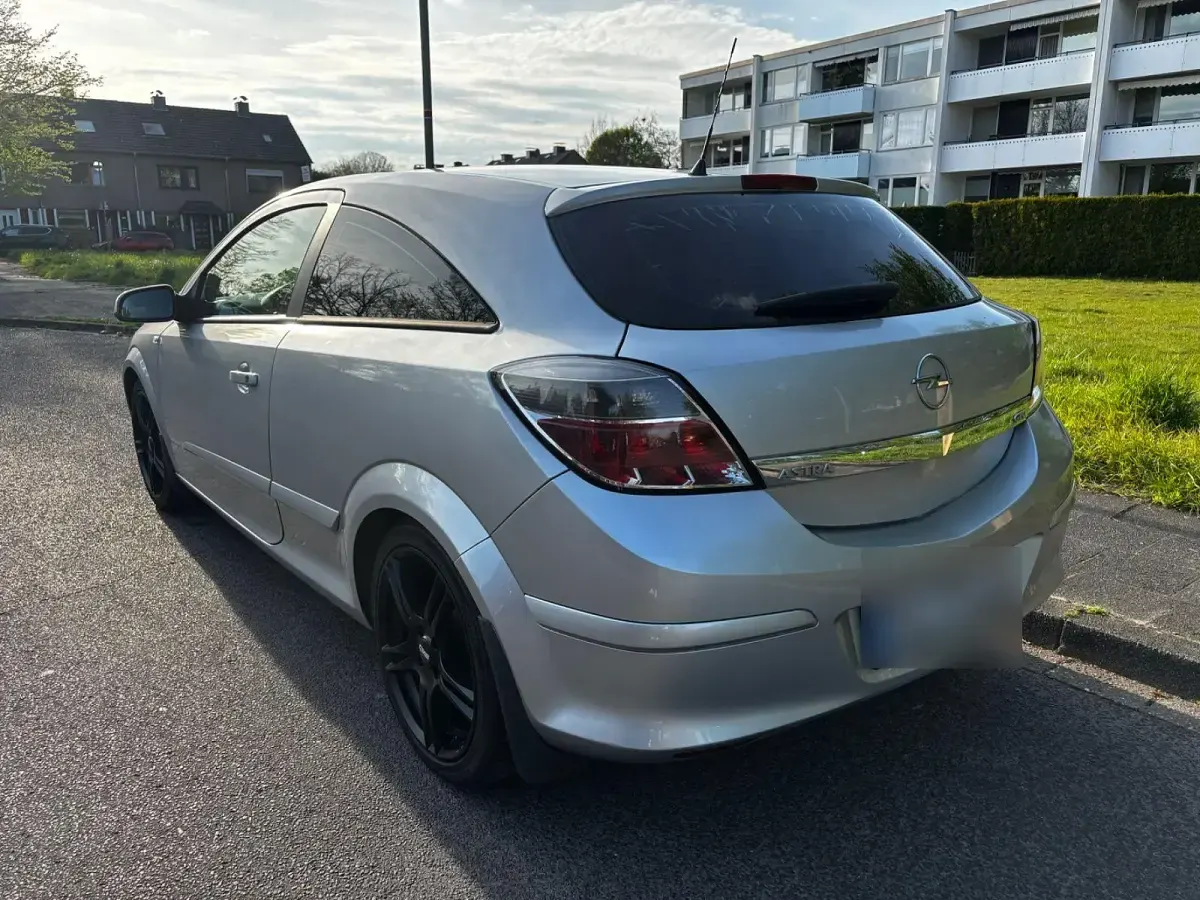 Gebraucht Opel Astra GTC 105 PS (77 kW) 2004 Silber Coupé