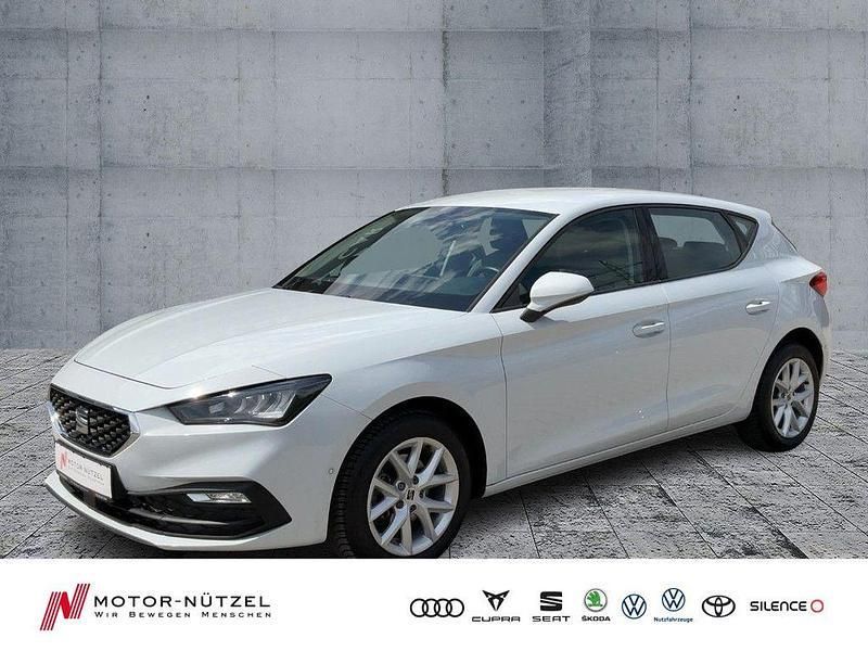 "nevada" weiss Gebraucht 2022 Seat Leon Style Limousine | 18.220 € (Fairer Preis) - Bild 1/4