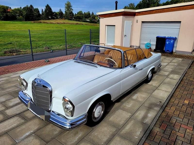 Weiß Gebraucht 1966 Mercedes 250 SE Cabrio | 149.900 € - Bild 1/4