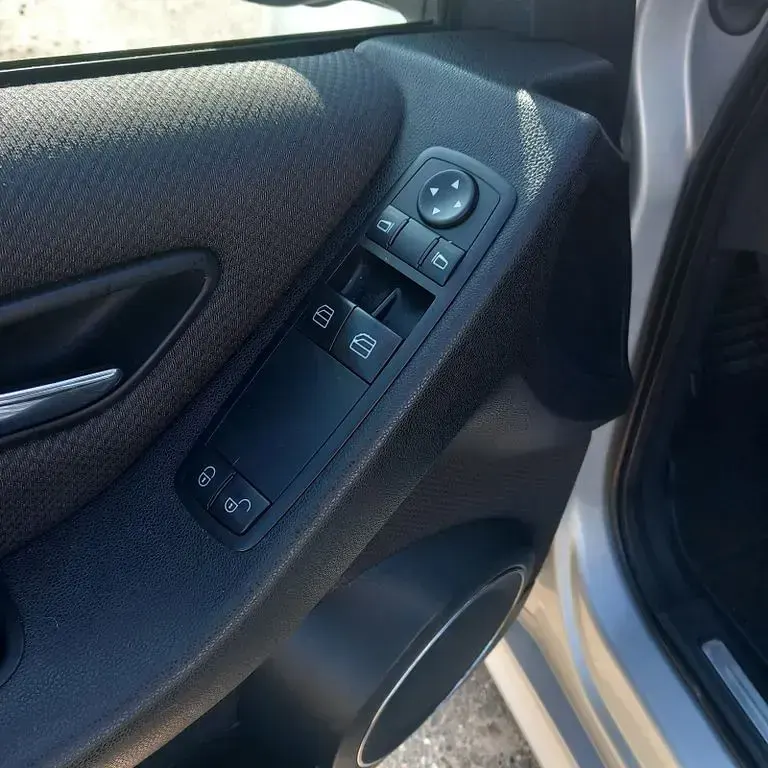 Gebraucht Mercedes B150 95 PS (69 kW) 2009 Silber Van / Kleinbus