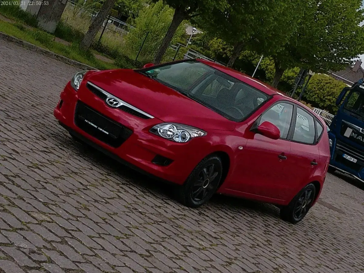 Gebraucht Hyundai i30 Edition+ 109 PS (80 kW) 2009 Rot Kleinwagen