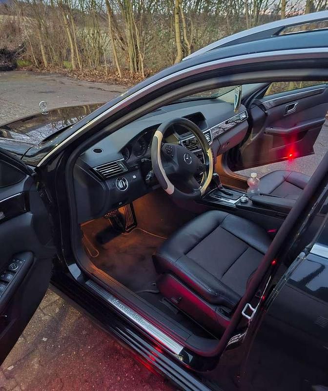 Gebraucht Mercedes E200 Avantgarde 136 PS (100 kW) 2011 Schwarz Kombi