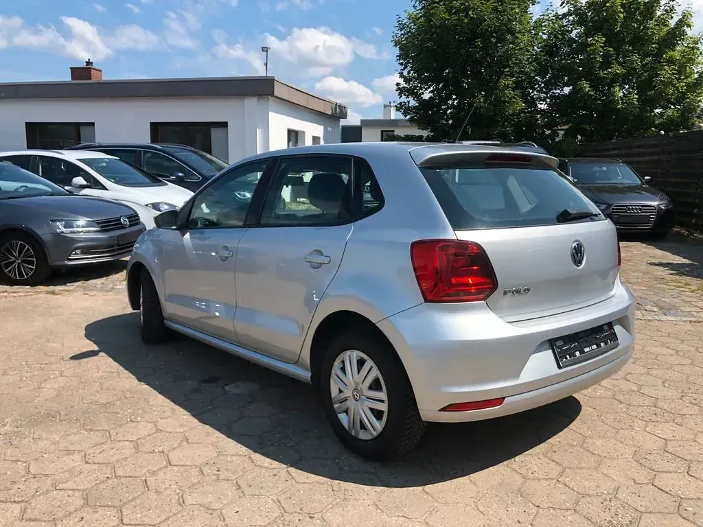 Gebraucht VW Polo Trendline 60 PS (44 kW) 2017 Silber Limousine