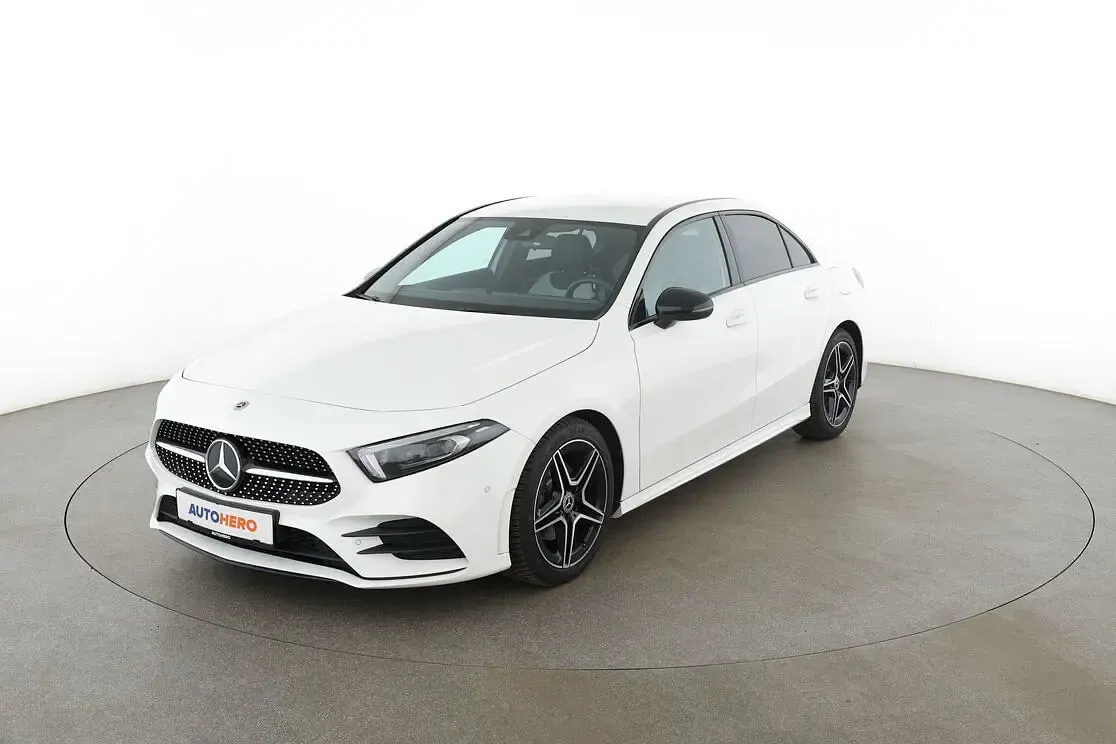 Gebraucht Mercedes A200 AMG line 163 PS (119 kW) 2021 Limousine