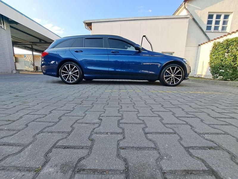 Gebraucht Mercedes C220 179 PS (131 kW) 2015 Blau Kombi