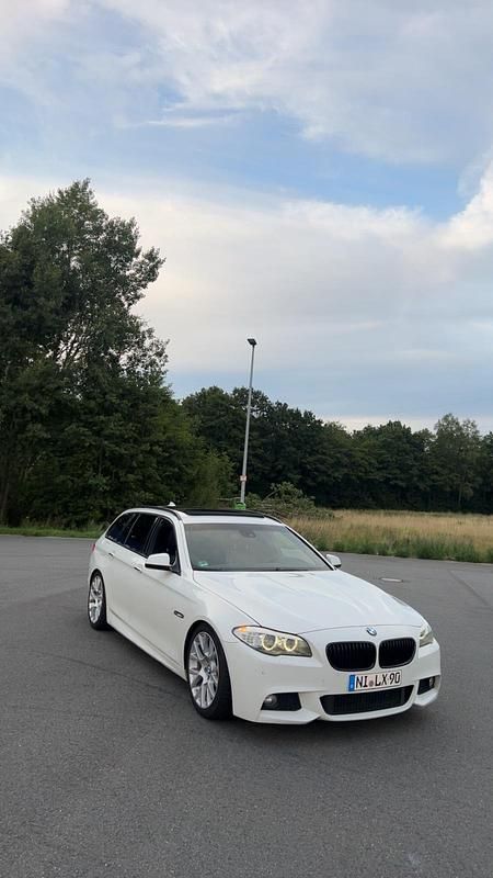 Weiß Gebraucht 2012 BMW 520 M Sport Kombi | 8.500 € (Etwas zu teuer) - Bild 1/4